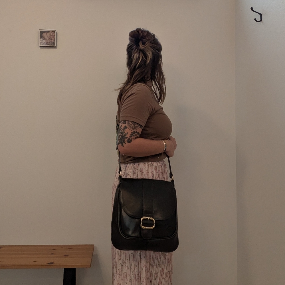 Roana N/S Belted Leather Crossbody | Olive Green - Picture 3 of 12